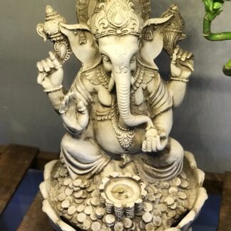 Fuente de resina con ganesha