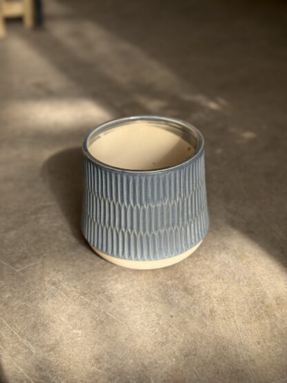 Maceta de ceramica - Surcos rectos Gris